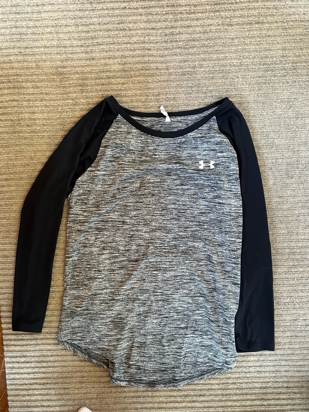Under Armour Women's Black and Gray Raglan Long Sleeve Tee